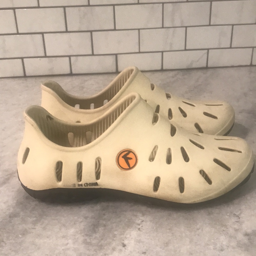 Fiataa Rubber Slip On Shoes Womens 9.5 Beige Waterproof Casual Comfort Festival - Picture 3 of 7